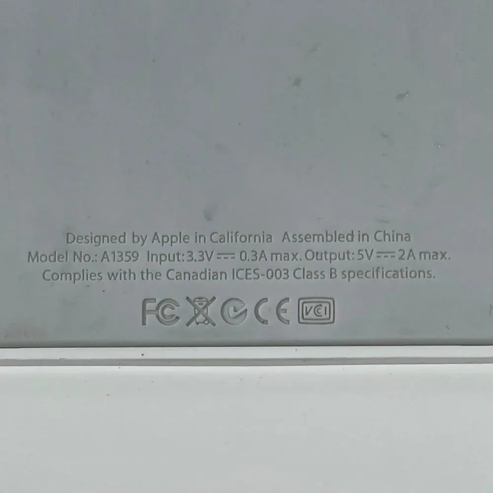 Apple iPad Keyboard Docking Station Model A1359 No Power Cable Good Condition